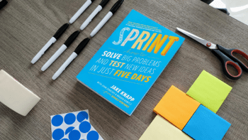 Beim Design Sprint wird's kreativ: Man braucht Post-it's, Sticker, Schreibutensilien und mehr.